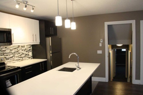 37 Chaparral Ridge Link Se, Calgary, AB - Indoor Photo Showing Kitchen