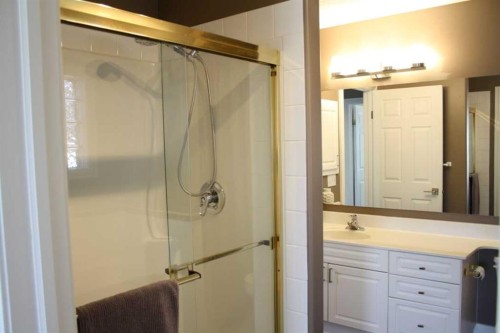 37 Chaparral Ridge Link Se, Calgary, AB - Indoor Photo Showing Bathroom