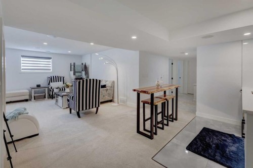 4620 30 Avenue Sw, Calgary, AB - Indoor