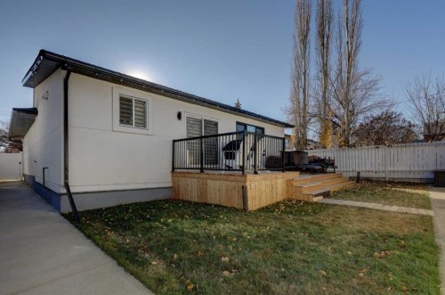 4620 30 Avenue Sw, Calgary, AB - Outdoor With Deck Patio Veranda