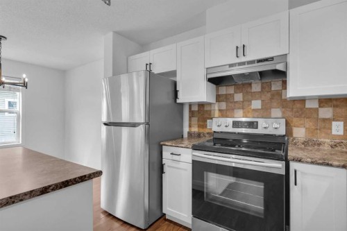 281 Elgin Gardens Se, Calgary, AB - Indoor Photo Showing Kitchen