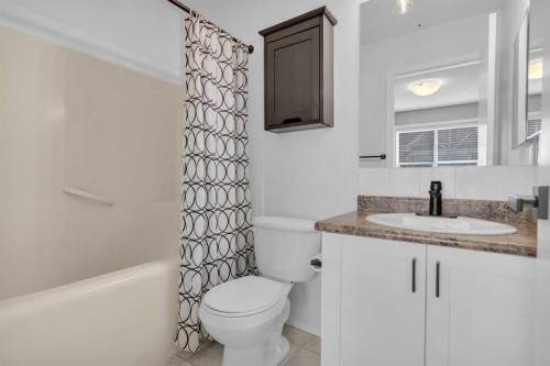 281 Elgin Gardens Se, Calgary, AB - Indoor Photo Showing Bathroom