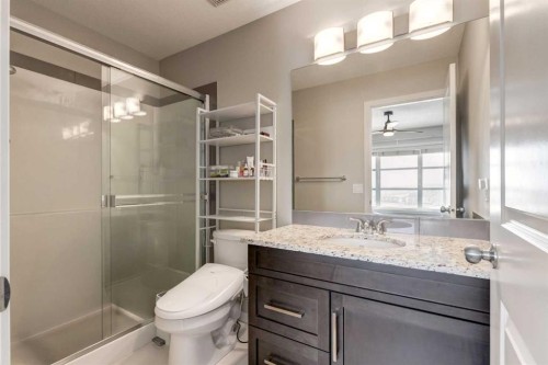 905 Evansridge Park Nw, Calgary, AB - Indoor Photo Showing Bathroom