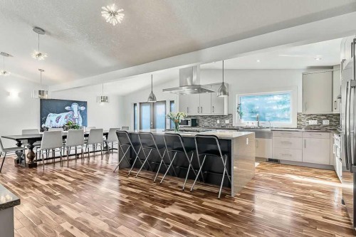 955 Cannock Road Sw, Calgary, AB - Indoor Photo Showing Kitchen With Upgraded Kitchen
