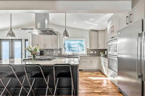 955 Cannock Road Sw, Calgary, AB - Indoor Photo Showing Kitchen With Upgraded Kitchen