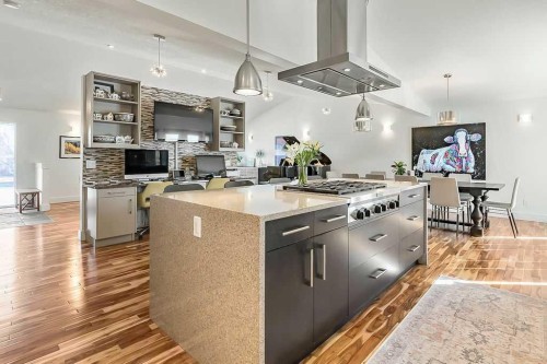 955 Cannock Road Sw, Calgary, AB - Indoor Photo Showing Kitchen With Upgraded Kitchen
