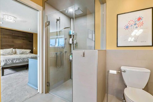 955 Cannock Road Sw, Calgary, AB - Indoor Photo Showing Bathroom