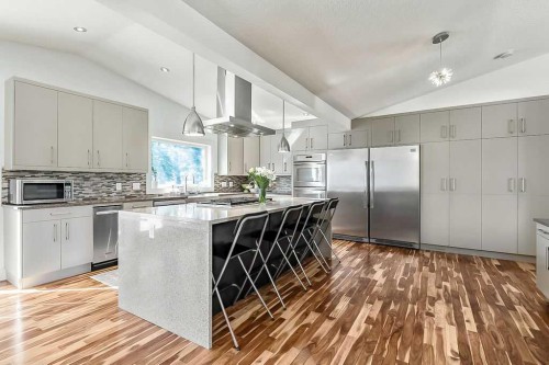 955 Cannock Road Sw, Calgary, AB - Indoor Photo Showing Kitchen With Upgraded Kitchen