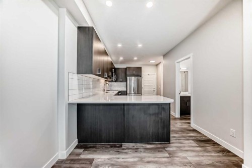 311-55 Wolf Hollow Crescent Se, Calgary, AB - Indoor Photo Showing Kitchen
