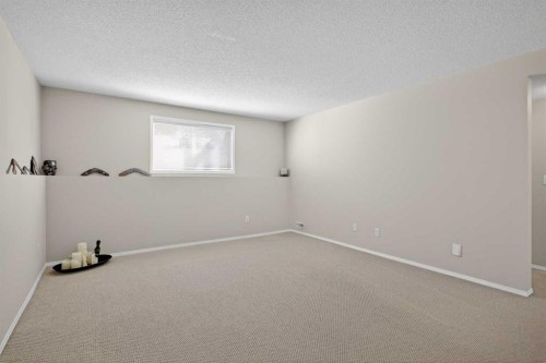 156 Sunlake Gardens Se, Calgary, AB - Indoor Photo Showing Other Room