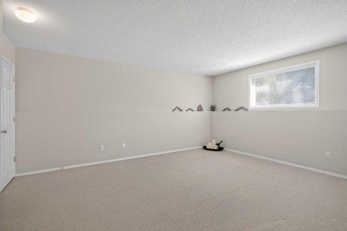 156 Sunlake Gardens Se, Calgary, AB - Indoor Photo Showing Other Room