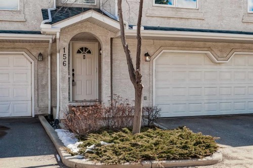 156 Sunlake Gardens Se, Calgary, AB - Outdoor With Exterior