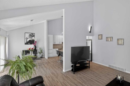 156 Sunlake Gardens Se, Calgary, AB - Indoor