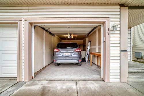 17 Copperfield Court Se, Calgary, AB - Indoor Photo Showing Garage