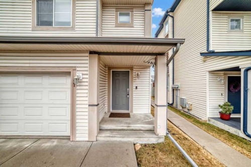 17 Copperfield Court Se, Calgary, AB - Outdoor