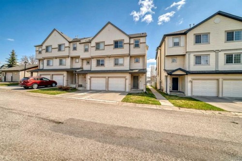 17 Copperfield Court Se, Calgary, AB - Outdoor With Facade