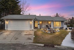 12 Thornwood Place NW Calgary, AB T2K 5N2