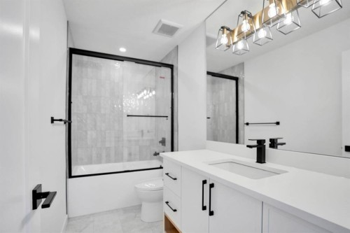75 Sunvalley Way, Cochrane, AB - Indoor Photo Showing Bathroom