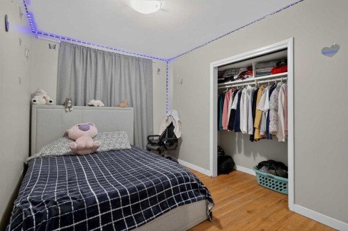 1823 38 Street Se, Calgary, AB - Indoor Photo Showing Bedroom