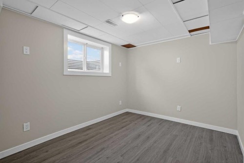 1823 38 Street Se, Calgary, AB - Indoor Photo Showing Other Room