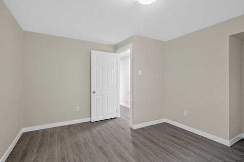 1823 38 Street Se, Calgary, AB - Indoor Photo Showing Other Room
