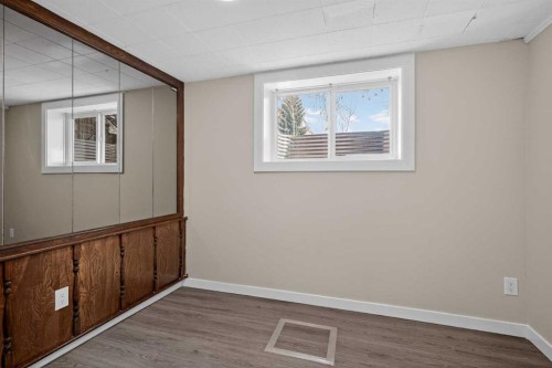1823 38 Street Se, Calgary, AB - Indoor Photo Showing Other Room