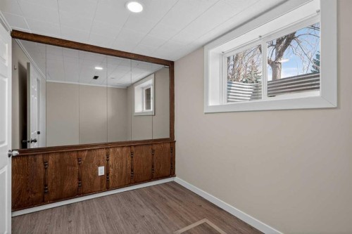 1823 38 Street Se, Calgary, AB - Indoor Photo Showing Other Room