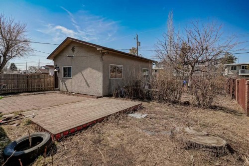 1823 38 Street Se, Calgary, AB - Outdoor