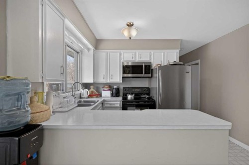 1823 38 Street Se, Calgary, AB - Indoor Photo Showing Kitchen With Double Sink