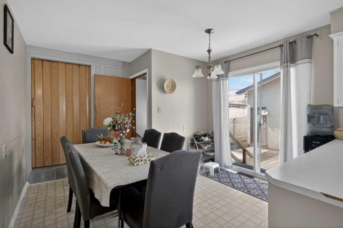 1823 38 Street Se, Calgary, AB - Indoor Photo Showing Dining Room