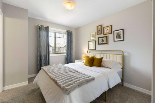 125 Copperpond Common Se, Calgary, AB - Indoor Photo Showing Bedroom