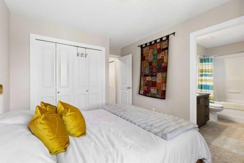 125 Copperpond Common Se, Calgary, AB - Indoor Photo Showing Bedroom