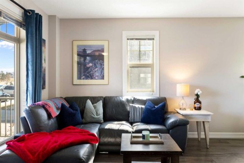 125 Copperpond Common Se, Calgary, AB - Indoor Photo Showing Living Room