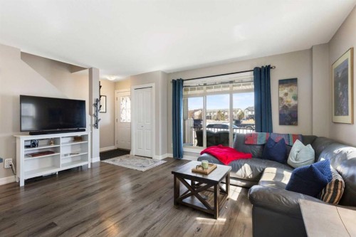 125 Copperpond Common Se, Calgary, AB - Indoor Photo Showing Living Room