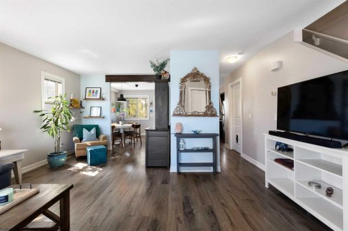 125 Copperpond Common Se, Calgary, AB - Indoor Photo Showing Living Room