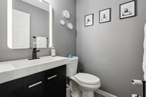 1336 154 Avenue Sw, Calgary, AB - Indoor Photo Showing Bathroom
