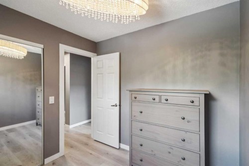 1336 154 Avenue Sw, Calgary, AB - Indoor