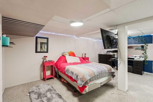 1336 154 Avenue Sw, Calgary, AB - Indoor Photo Showing Bedroom