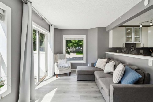 1336 154 Avenue Sw, Calgary, AB - Indoor Photo Showing Living Room