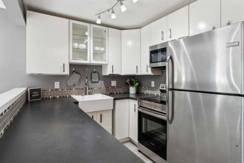 1336 154 Avenue Sw, Calgary, AB - Indoor Photo Showing Kitchen With Upgraded Kitchen