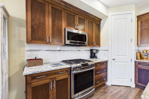 1910 High Park Circle Nw, High River, AB - Indoor Photo Showing Kitchen