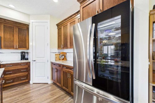 1910 High Park Circle Nw, High River, AB - Indoor Photo Showing Kitchen