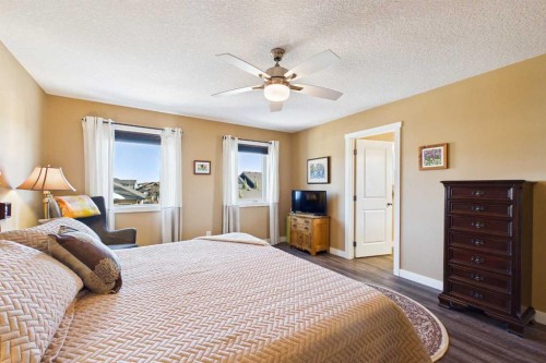 1910 High Park Circle Nw, High River, AB - Indoor Photo Showing Bedroom