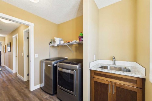 1910 High Park Circle Nw, High River, AB - Indoor Photo Showing Laundry Room