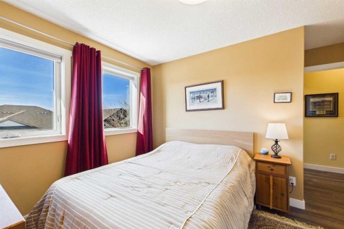1910 High Park Circle Nw, High River, AB - Indoor Photo Showing Bedroom