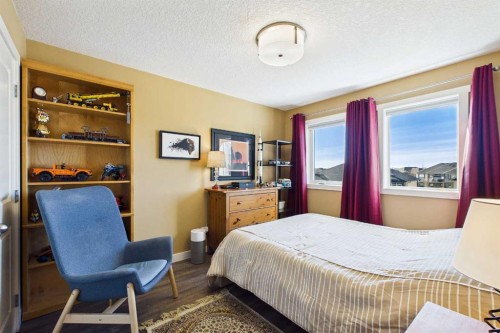 1910 High Park Circle Nw, High River, AB - Indoor Photo Showing Bedroom