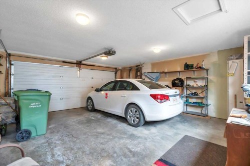 280 Cramond Close Se, Calgary, AB - Indoor Photo Showing Garage