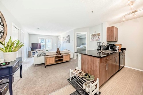 1305-403 Mackenzie Way Sw, Airdrie, AB - Indoor Photo Showing Other Room