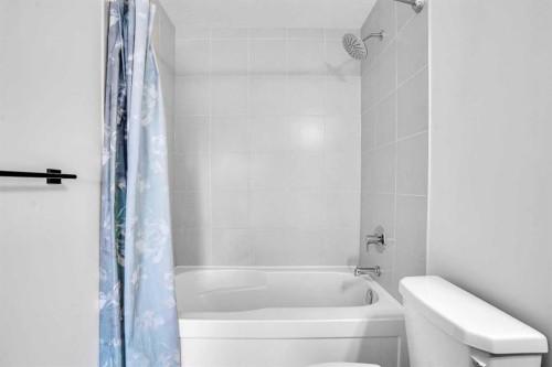 55 Setonstone Landing Se, Calgary, AB - Indoor Photo Showing Bathroom