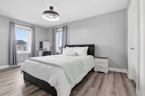 52 Windstone Green Sw, Airdrie, AB - Indoor Photo Showing Bedroom